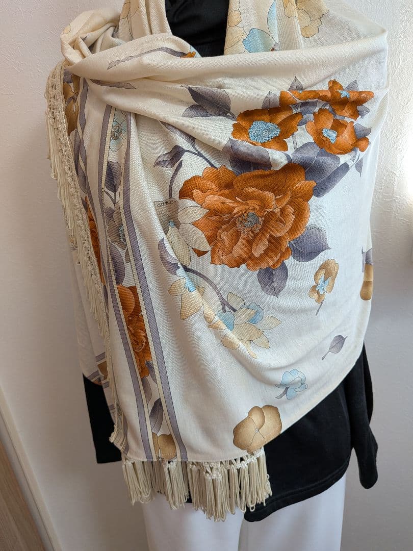 (超美品)レオナール LEONARD花柄アイボリー花柄ストール・ショール
