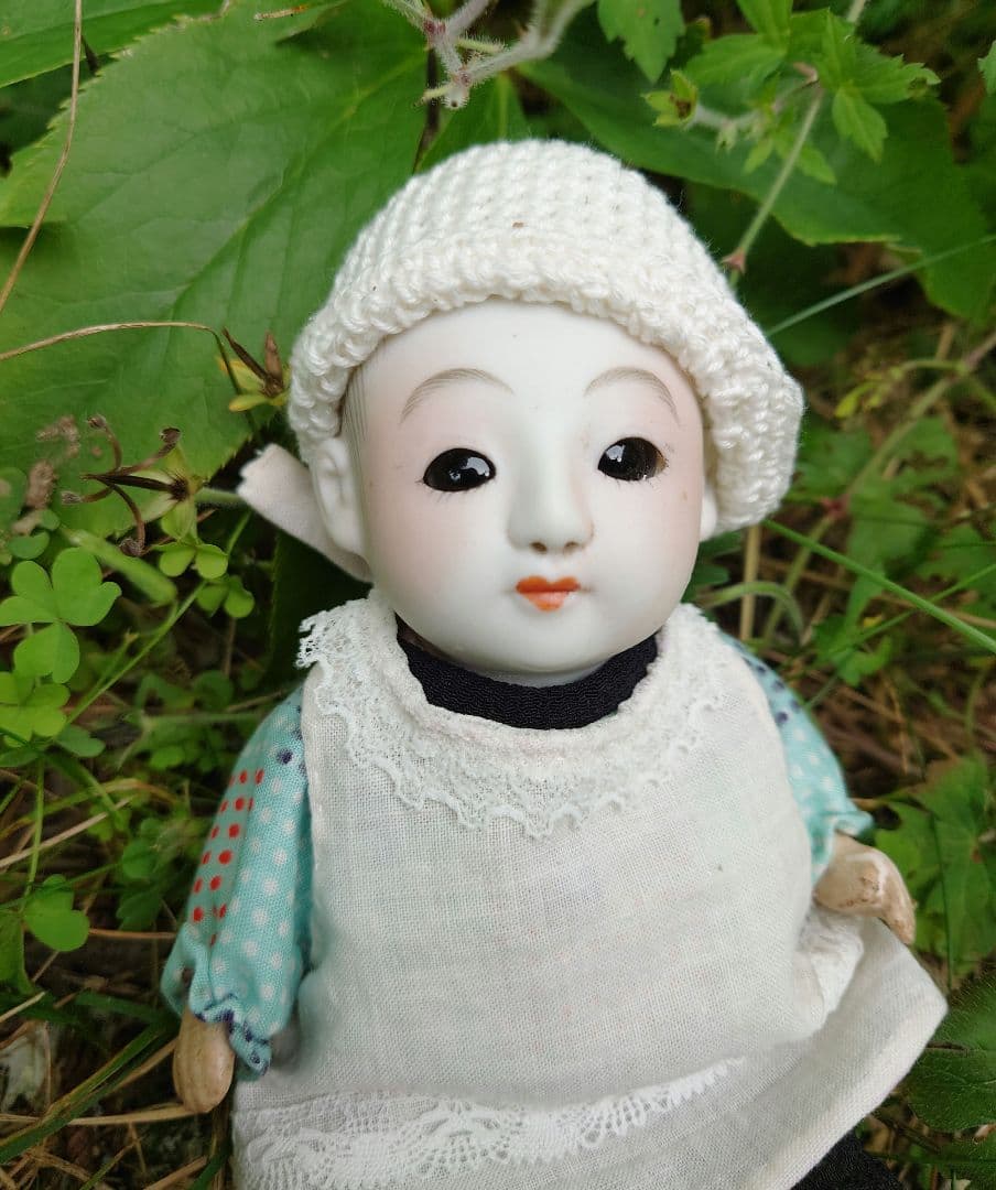 2点に分けてご購入　その2　①サクラビスク シノダ +②セルロイドのブローチ