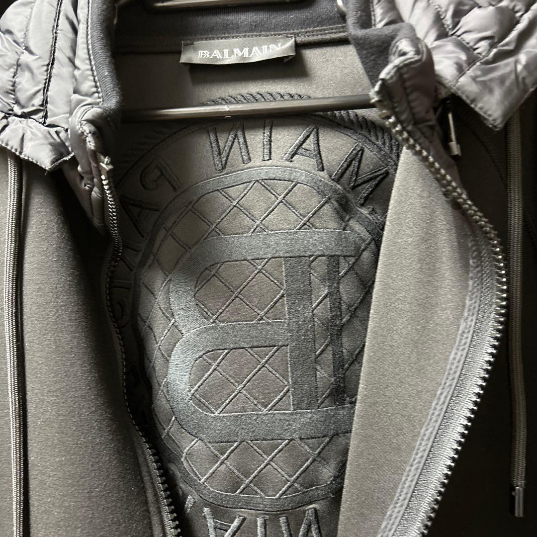 BALMAIN ブラック ジップアップパーカー