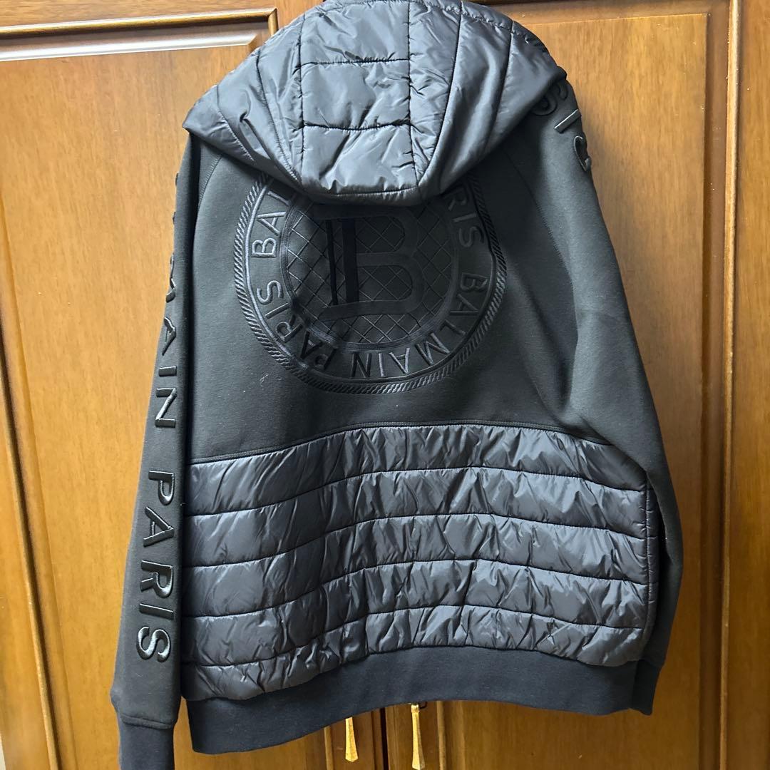 BALMAIN ブラック ジップアップパーカー