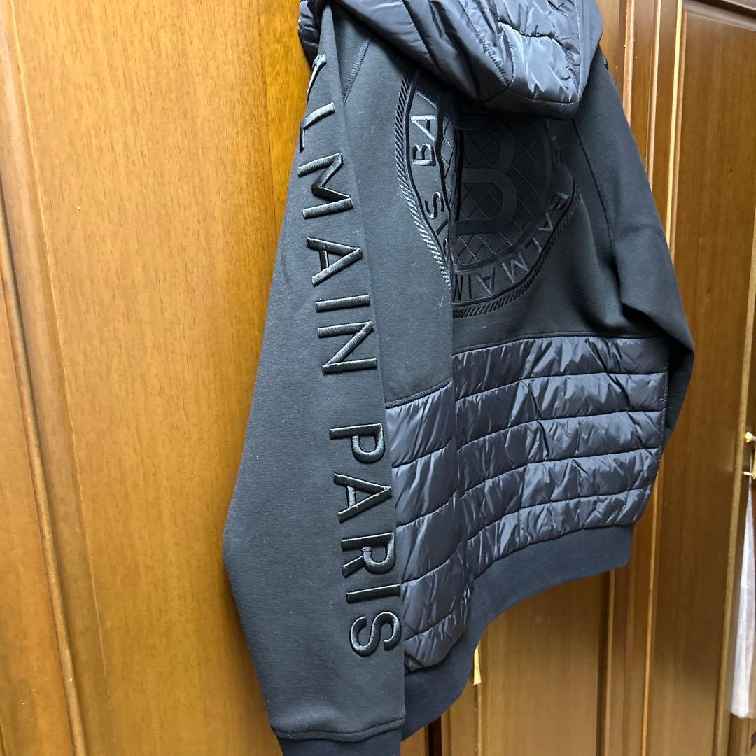 BALMAIN ブラック ジップアップパーカー