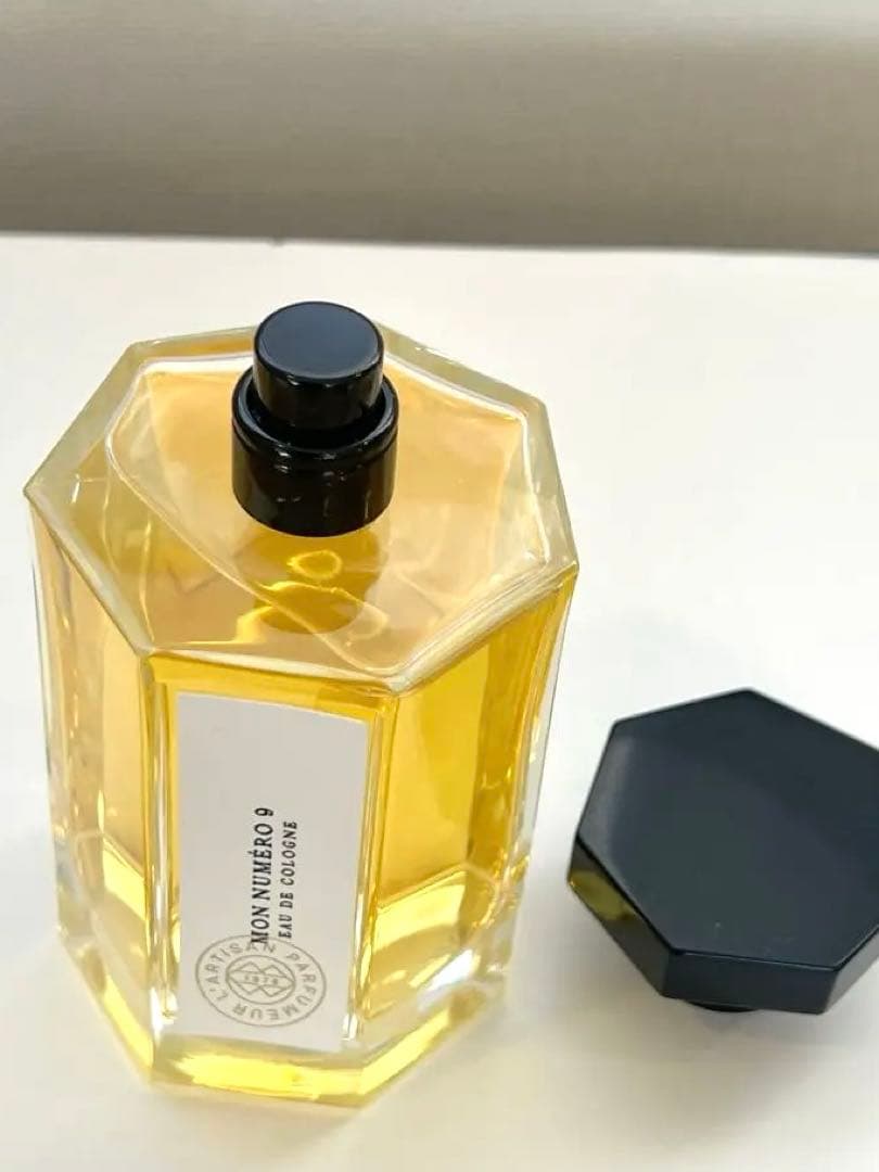 L'ARTISAN PARFUMEUR モンニュメロ9