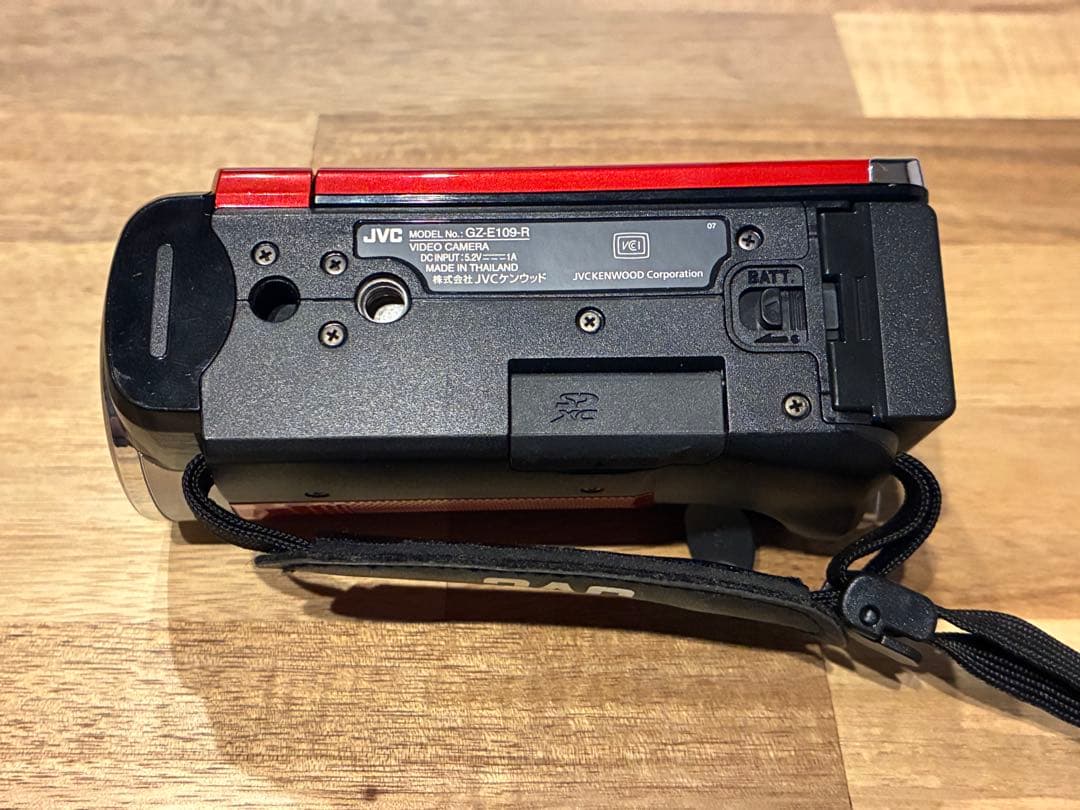 JVC ビデオカメラ　 GZ-E109-R レッド