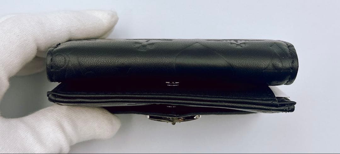 【新品✦最高】Vivienne Westwood ミニ財布 型押し 黒 大人気