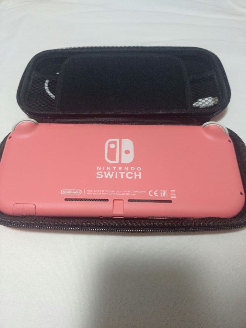 ニンテンドースイッチライト　専用ケースつき