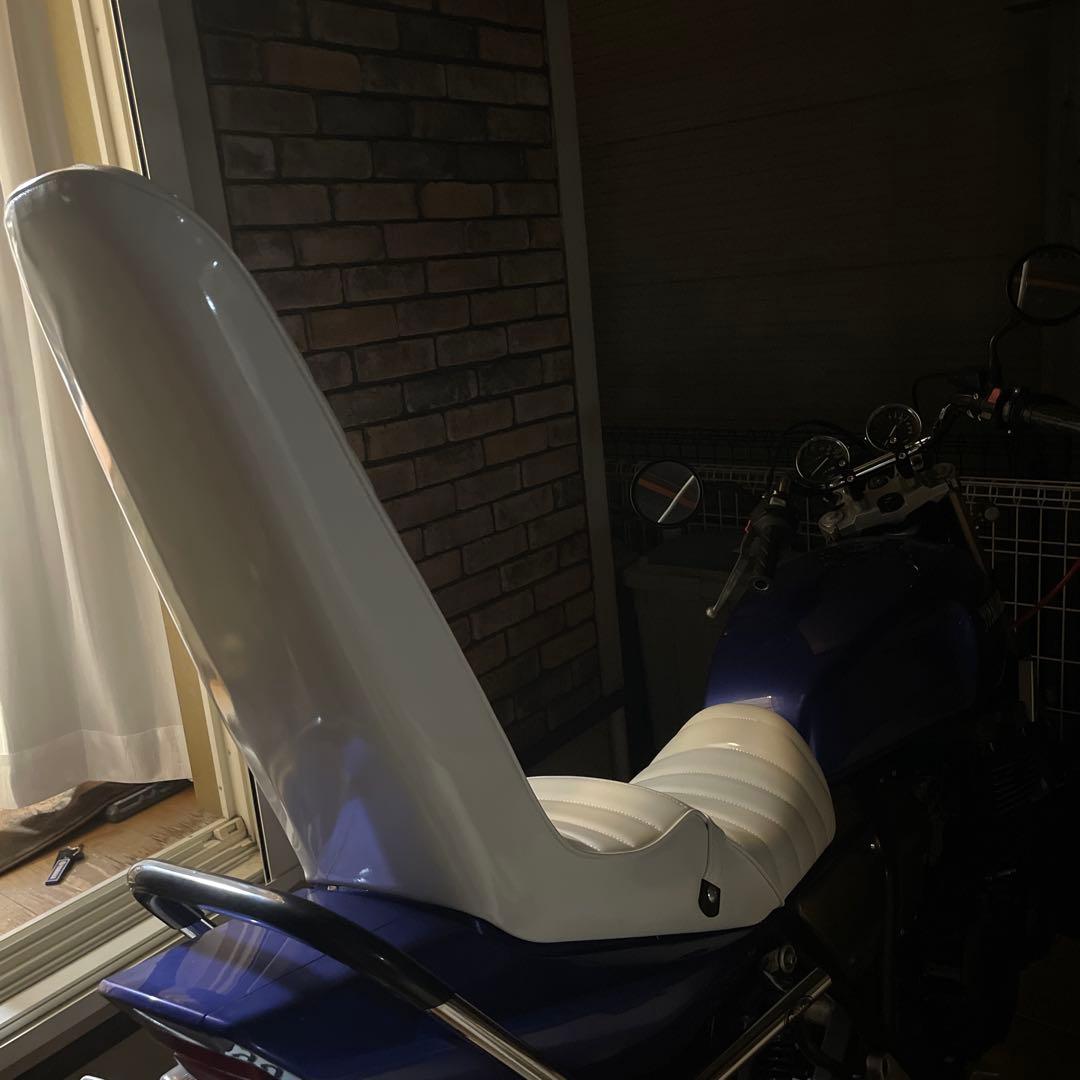 xjr400前期３段シート　白エナ/三段シート