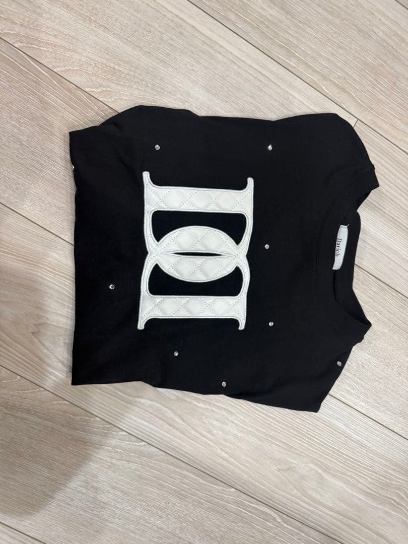 ダーリッチ darich キルティングアップリケビジューTシャツ ブラック