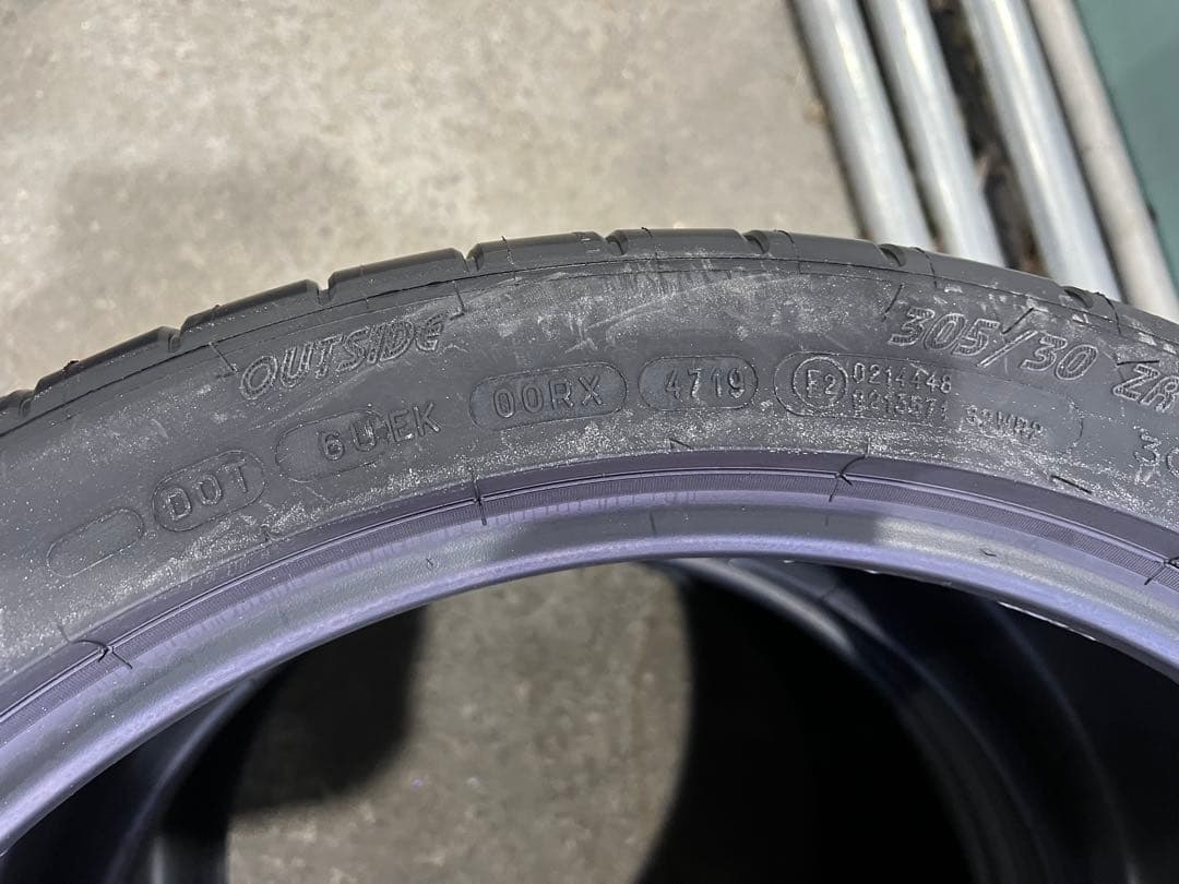 大特価ミシュランパイロットスポーツ305/30r20