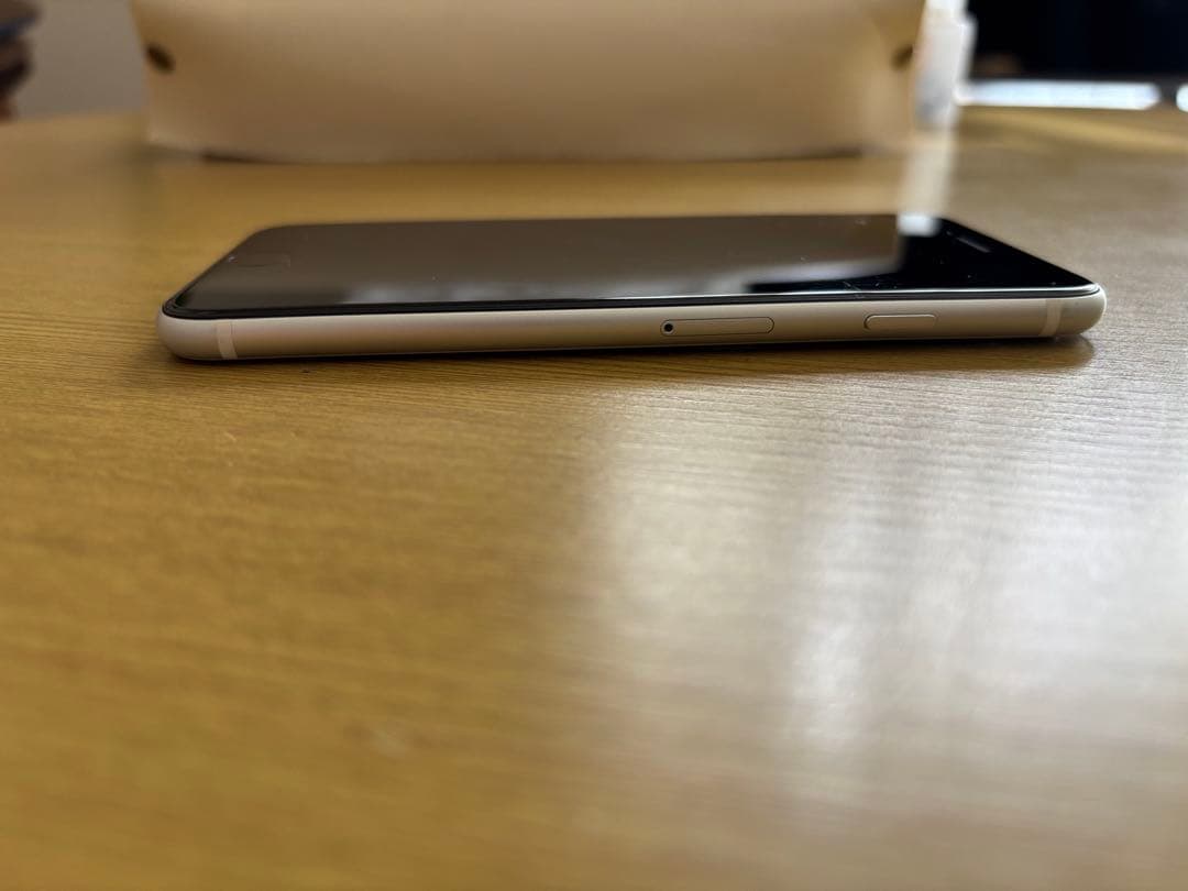 Apple iPhone SE第二世代128GBホワイト ジャンク品
