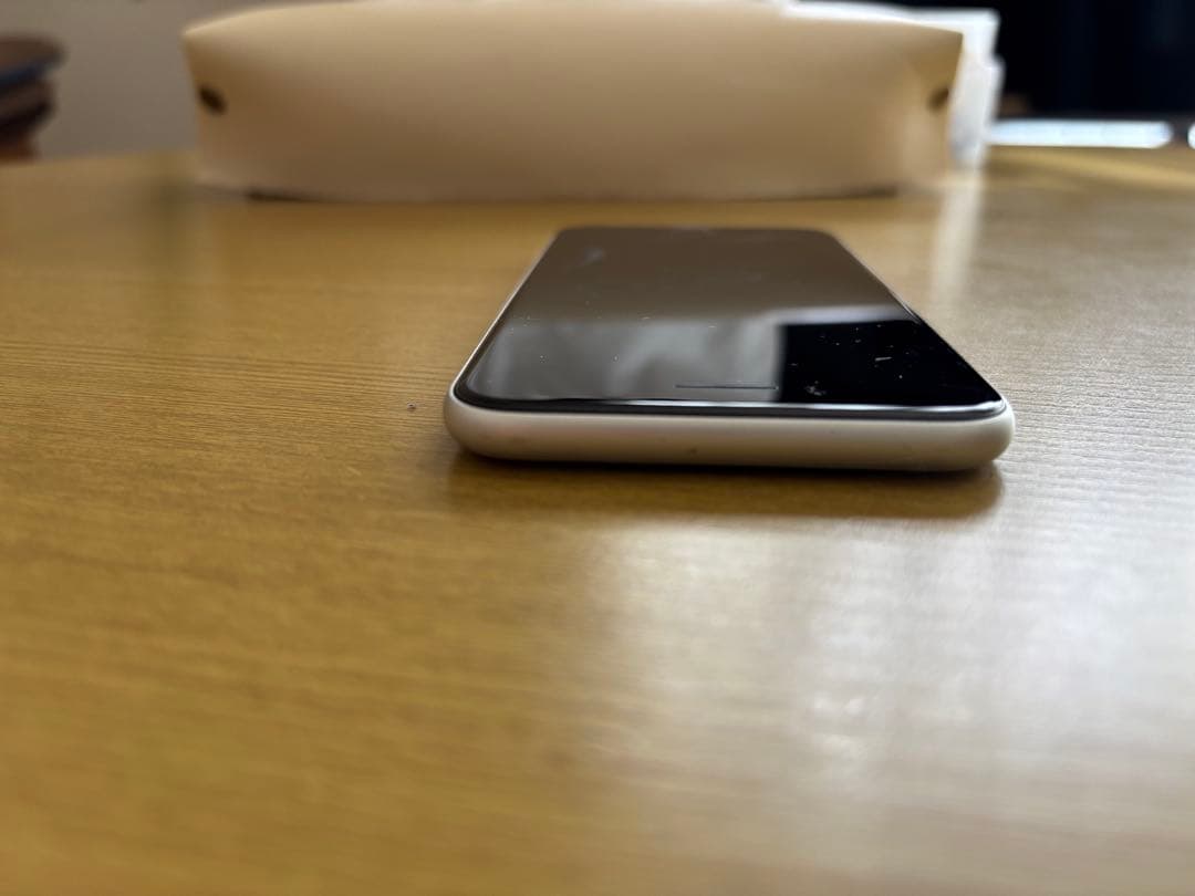 Apple iPhone SE第二世代128GBホワイト ジャンク品