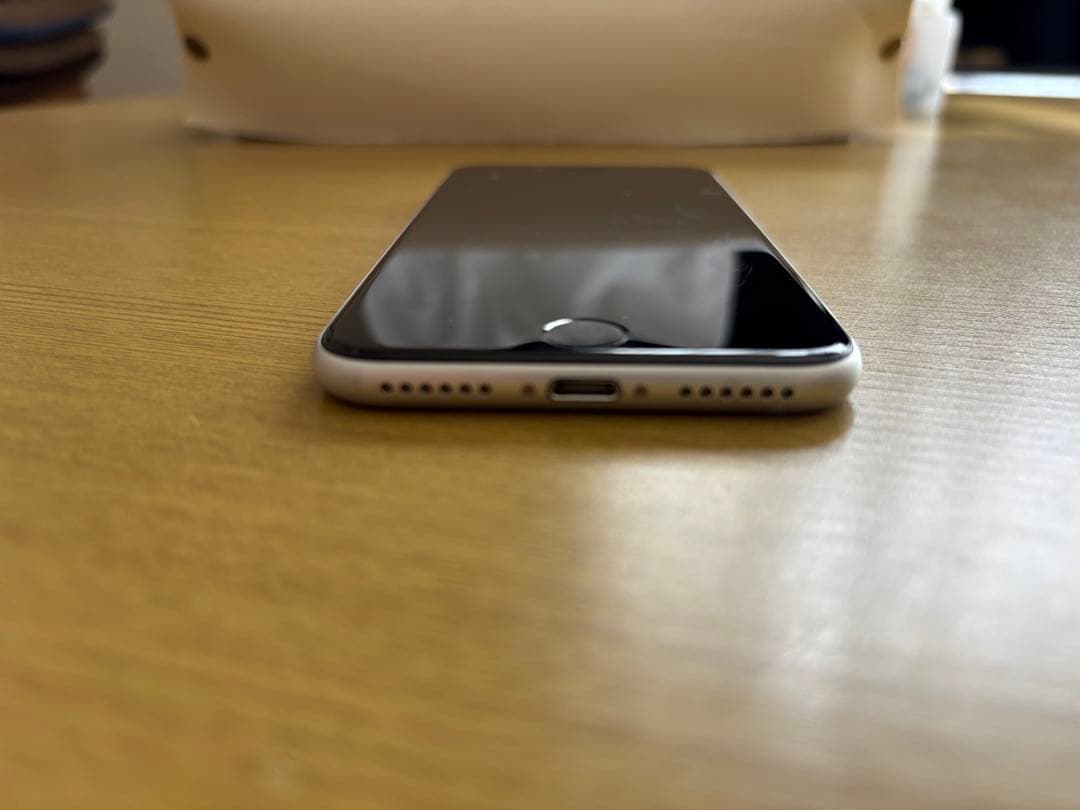 Apple iPhone SE第二世代128GBホワイト ジャンク品