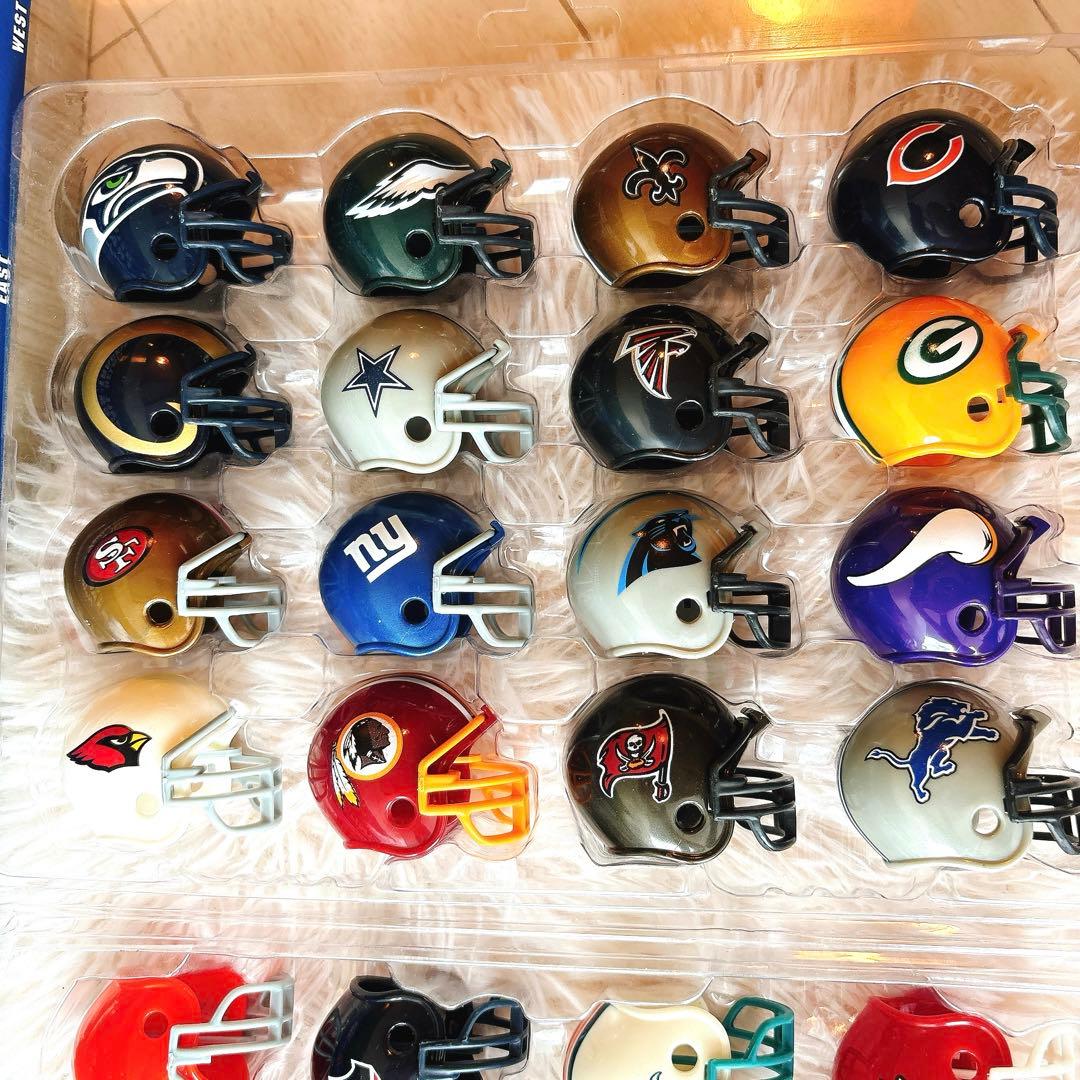 未使用　NFL ヘルメットトラッカー アメフト　ミニヘルメット32個セット
