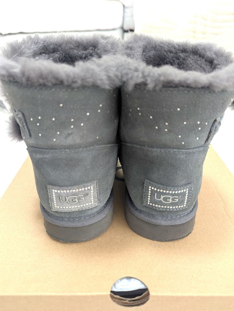 美品 UGG アグ スワロフスキー ミニベイリーボタン ムートンブーツ