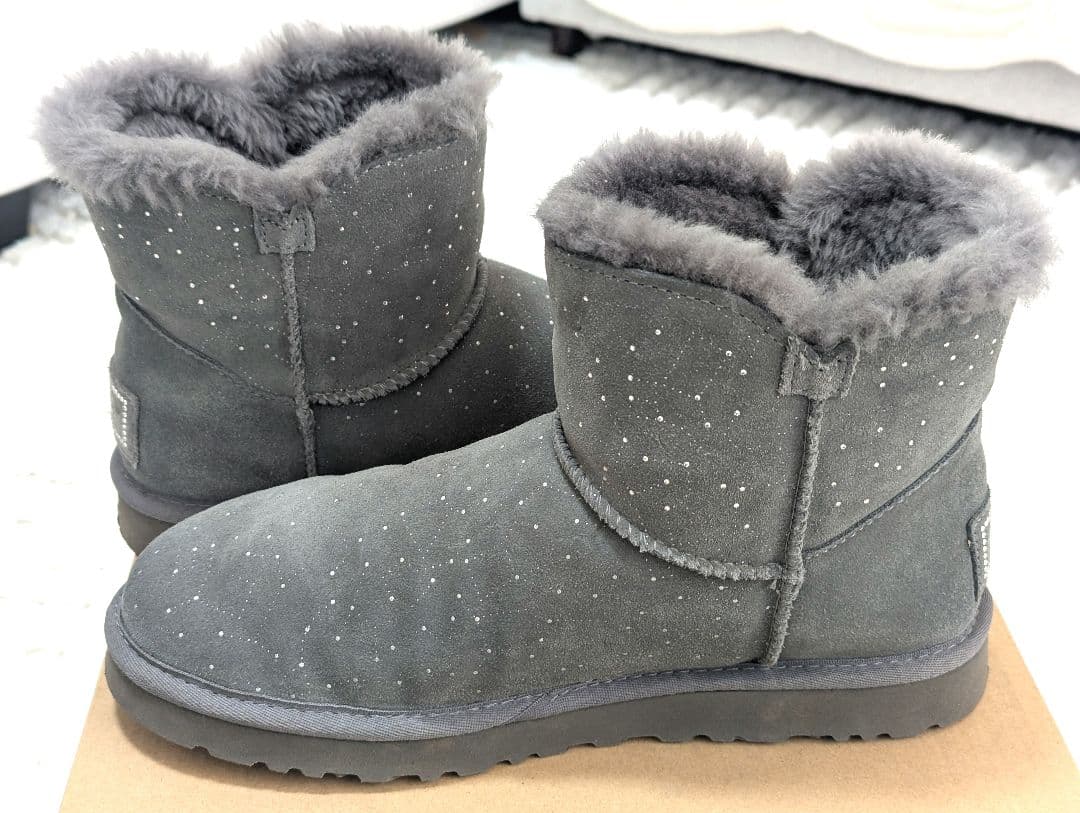 美品 UGG アグ スワロフスキー ミニベイリーボタン ムートンブーツ