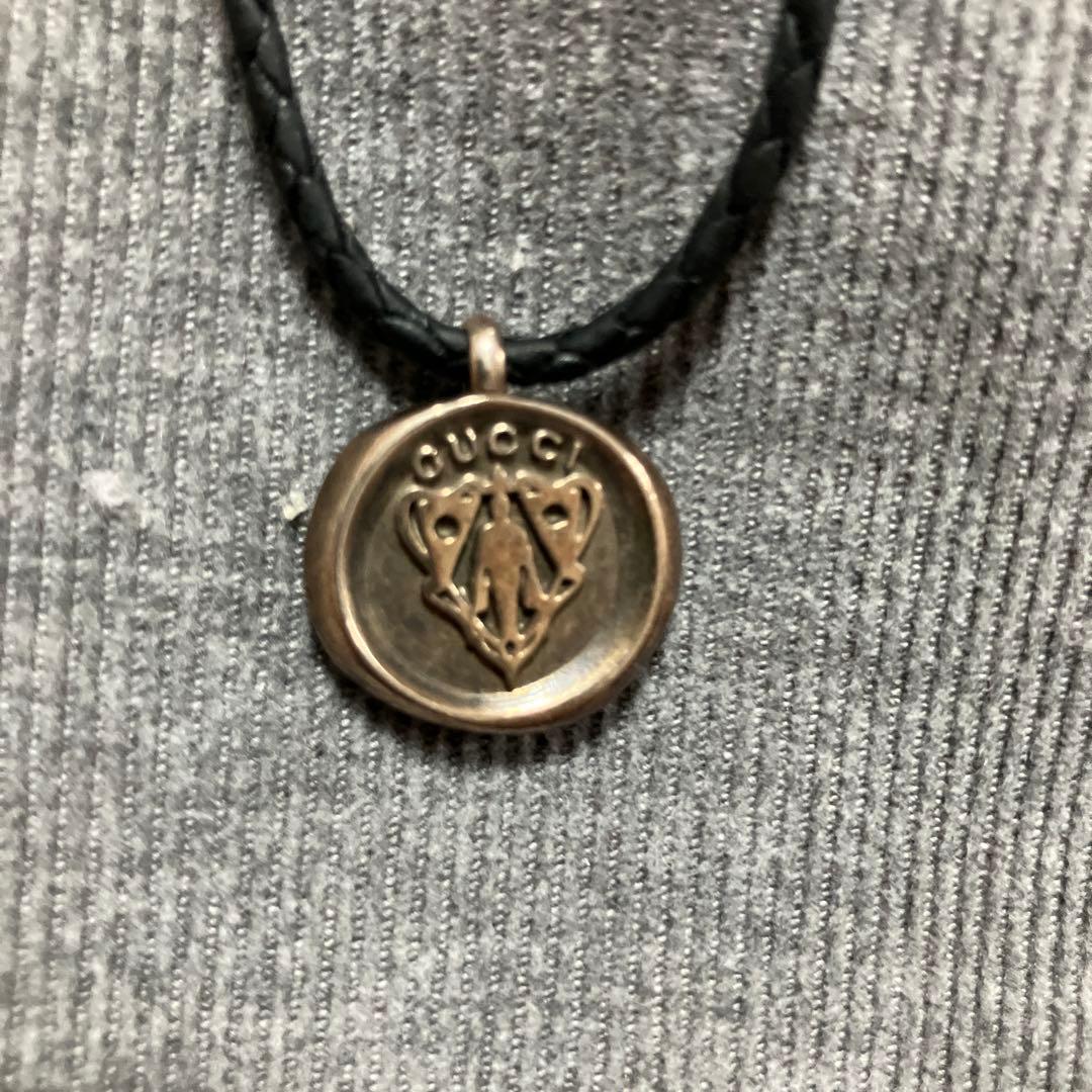 リリ　GUCCI レザーペンダントネックレス