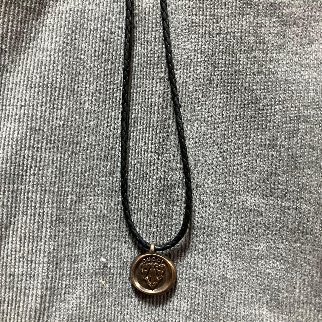 リリ　GUCCI レザーペンダントネックレス