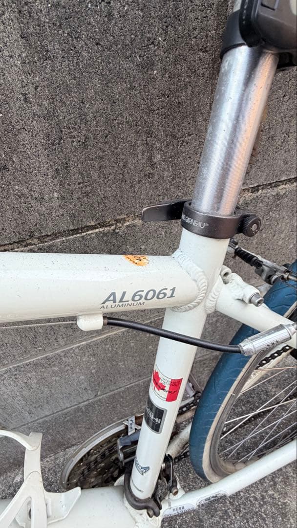 あ*す様 福岡県引き取り限定　クロスバイク ホワイト 700C アルミフレーム