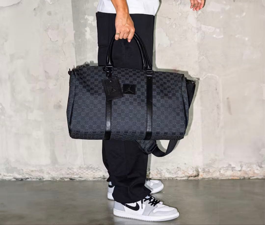 バッグ Jordan Monogram Duffle Dark Smoke Grey