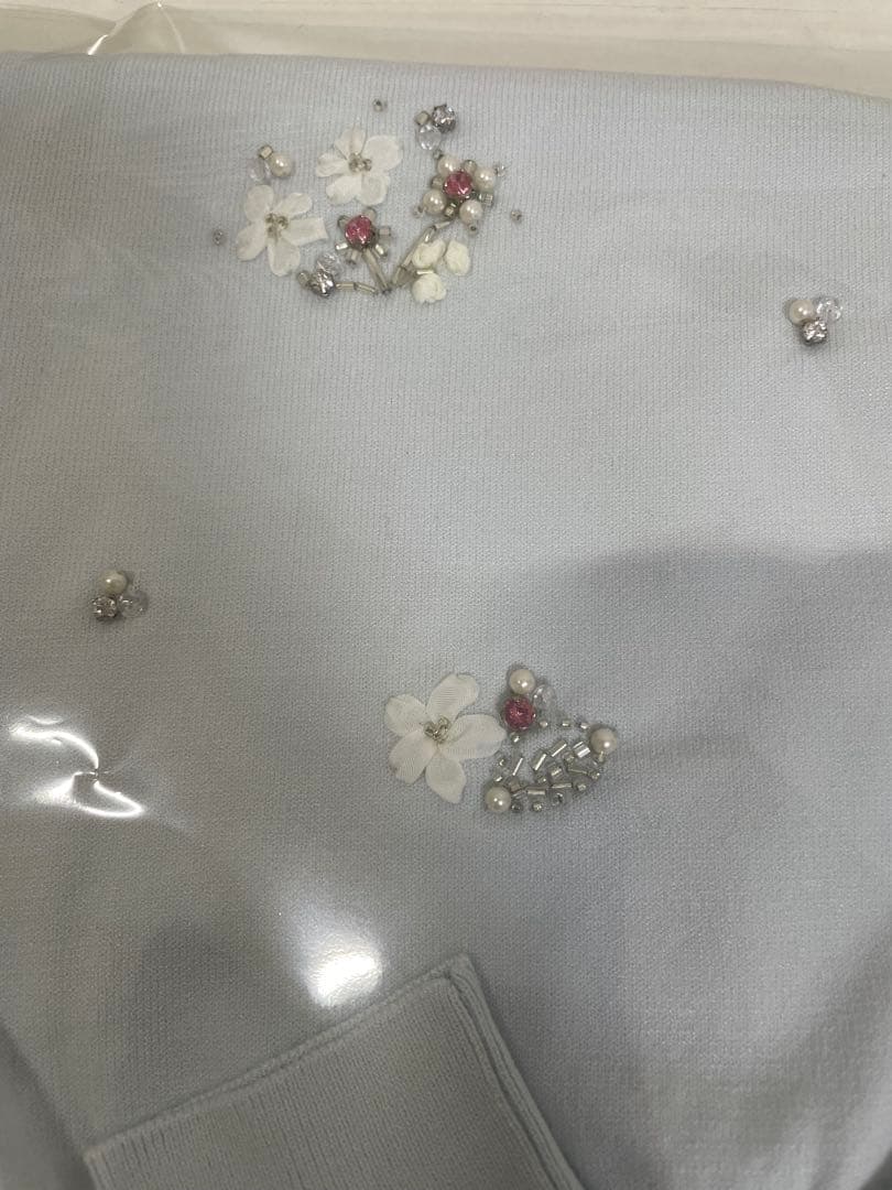 新品タグ付き、アベニールエトワール新宿伊勢丹水色 カーディガン 36