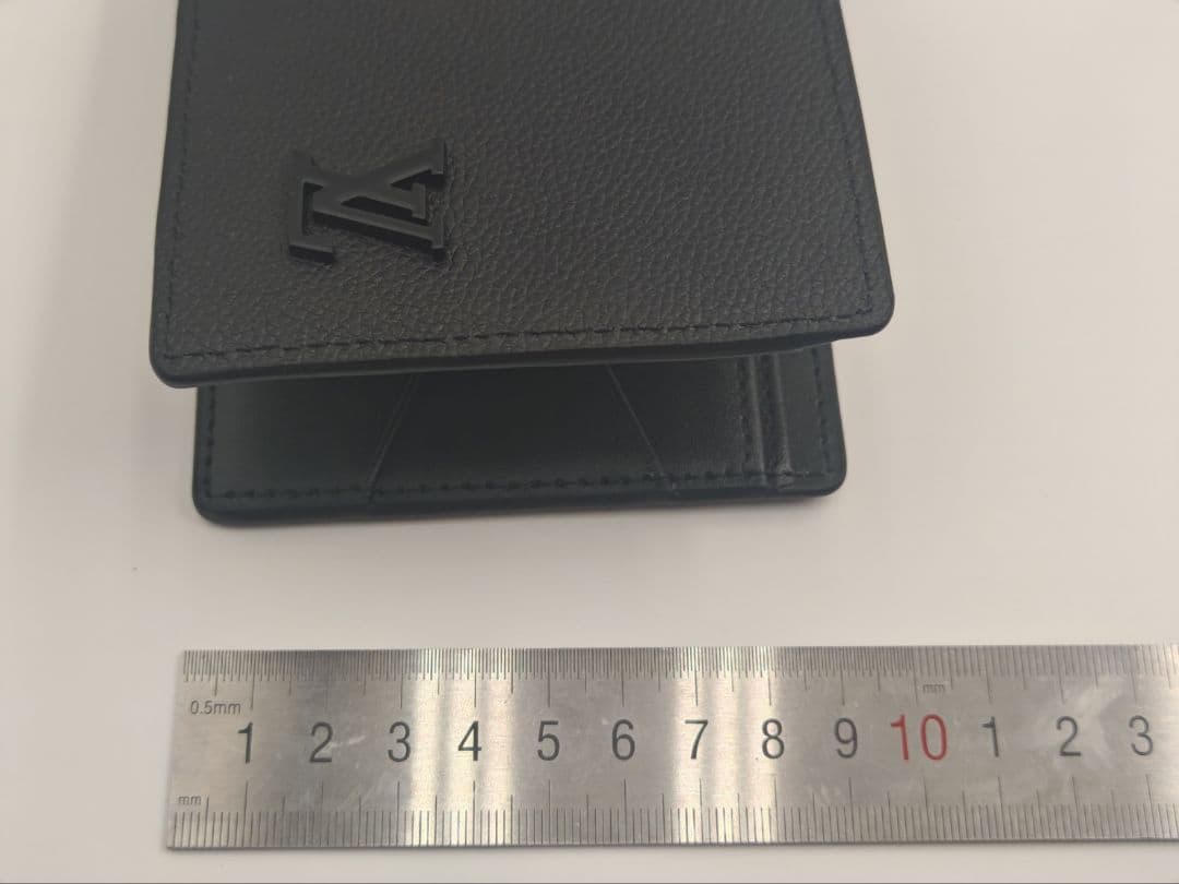 LOUIS VUITTON グラフィット 二つ折り財布 黒 中古　美品