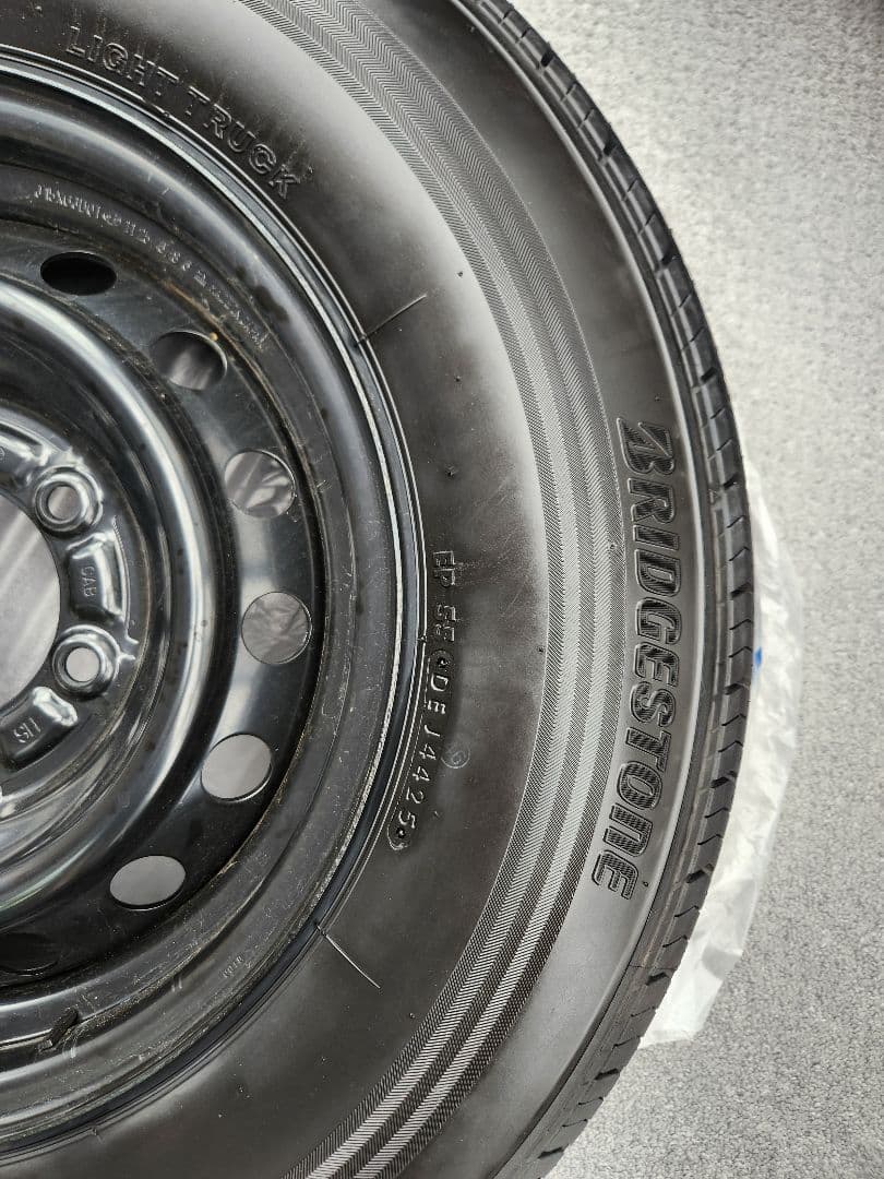 最終値下げ！！ハイエース　ワゴン 純正タイヤホイール　新車外し
