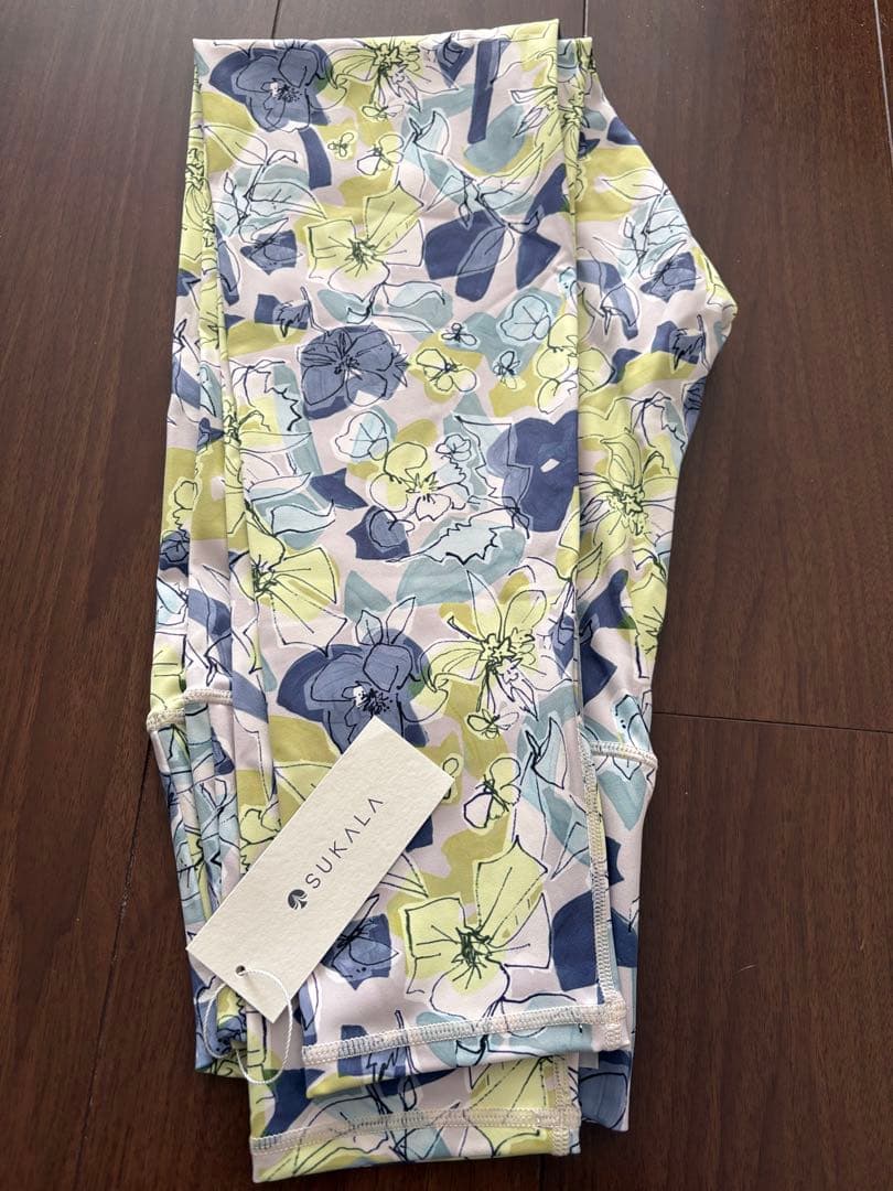 新品☆【SUKALA】ミックスフラワープリントレギンス