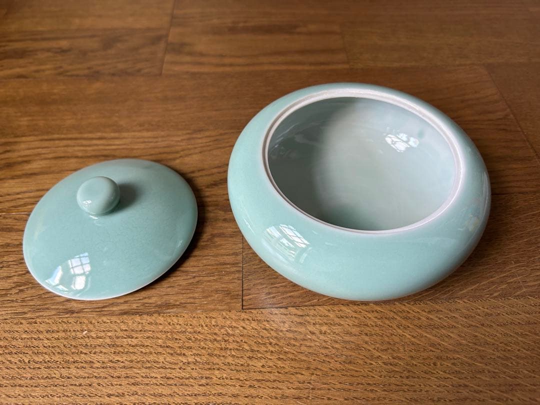 加藤 実 作 青磁 蓋物 共箱入り 共布