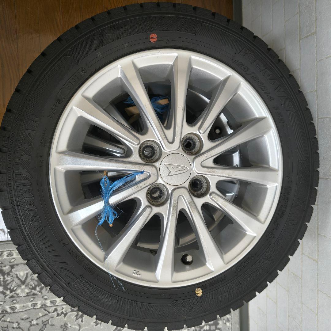 スタッドレスタイヤ 155/65R14 + シルバーホイール
