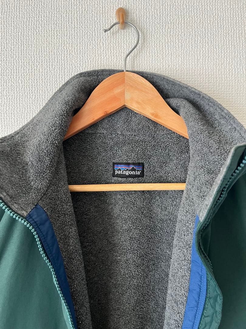 patagonia グリーン　緑　ベスト　 Mサイズ