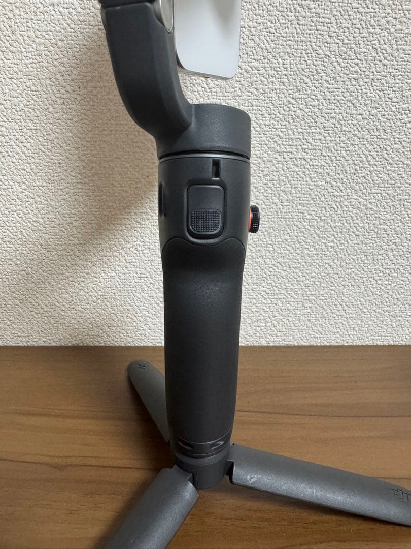 DJI Osmo Mobile 6スマートフォン用スタビライザー