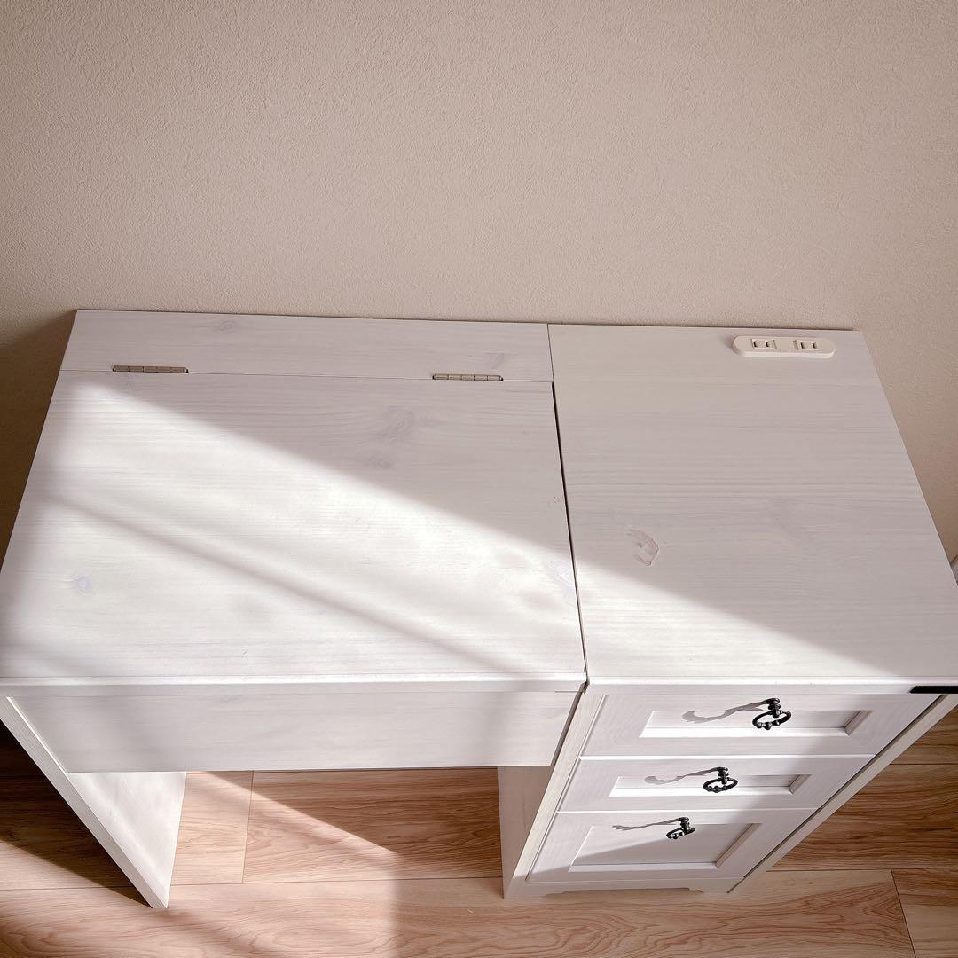 一台二役のドレッサーデスク　完成品　ドレッサー　収納　机