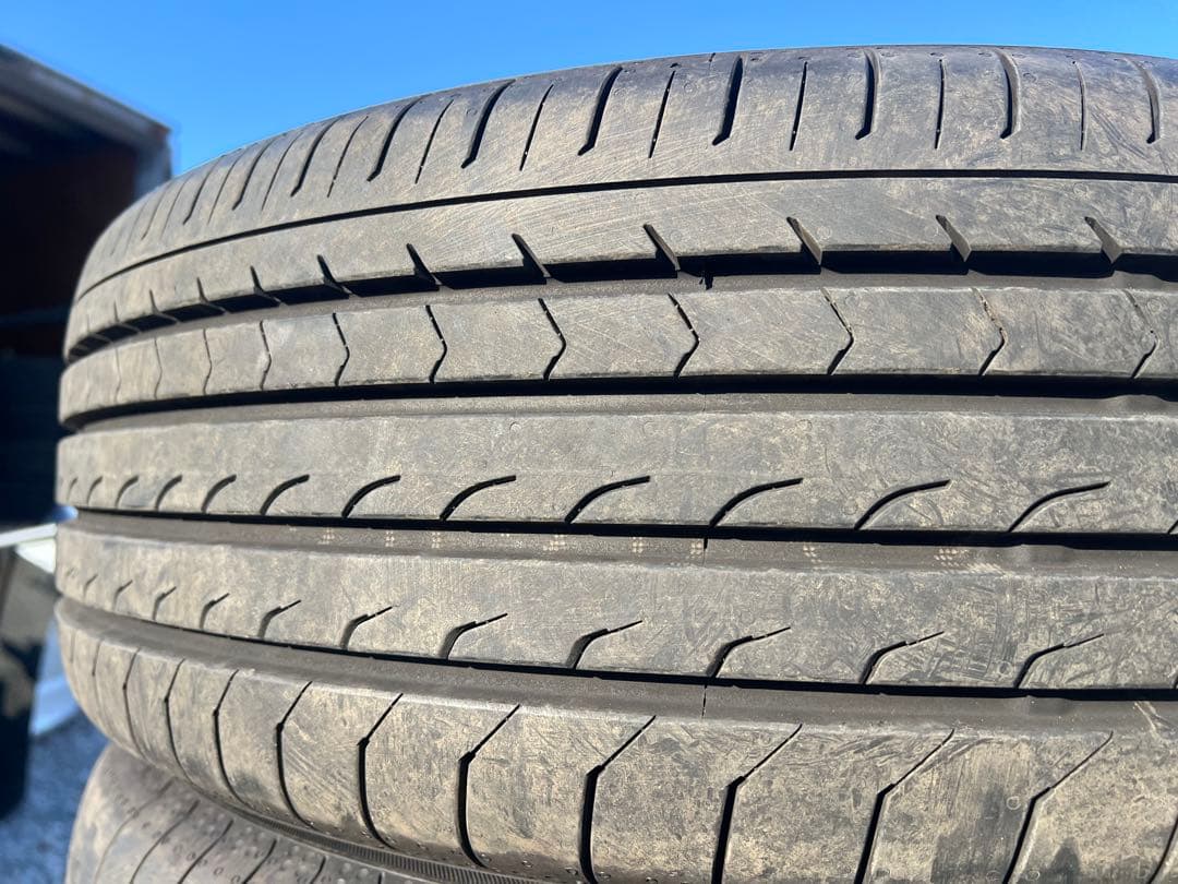 ヨコハマ　ブルーアース rv03 215/60r17 24年製　イボ付き　美品