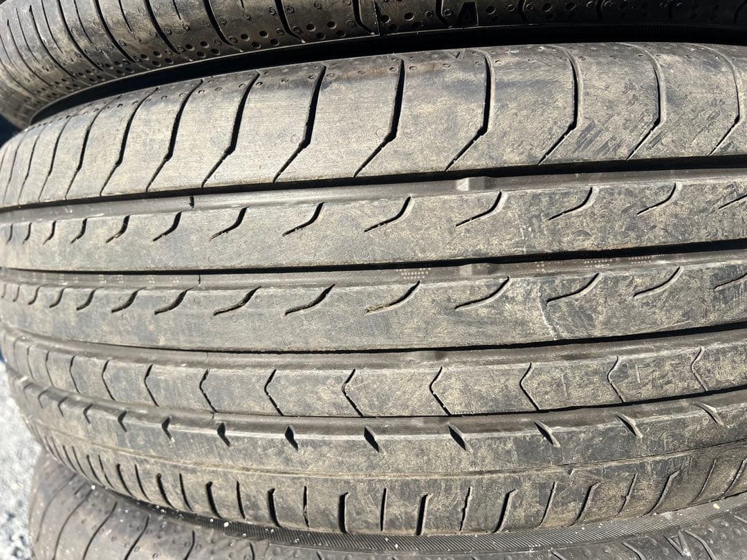 ヨコハマ　ブルーアース rv03 215/60r17 24年製　イボ付き　美品