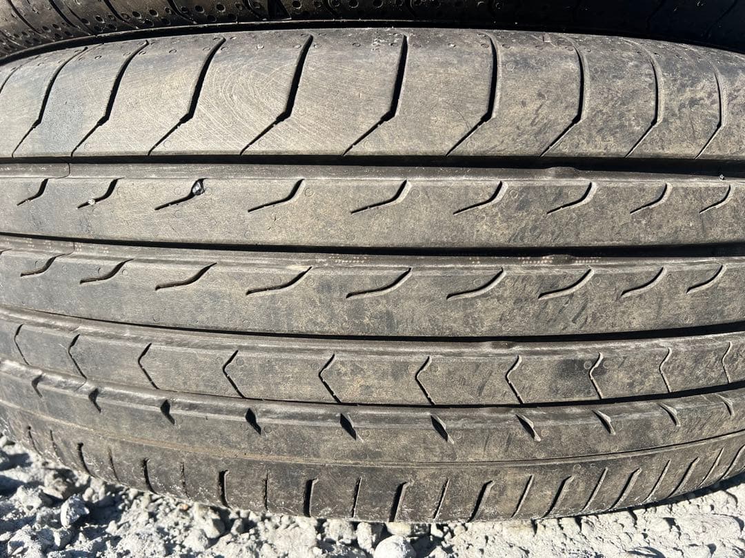 ヨコハマ　ブルーアース rv03 215/60r17 24年製　イボ付き　美品
