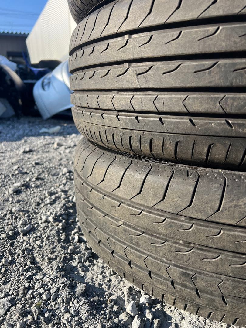 ヨコハマ　ブルーアース rv03 215/60r17 24年製　イボ付き　美品