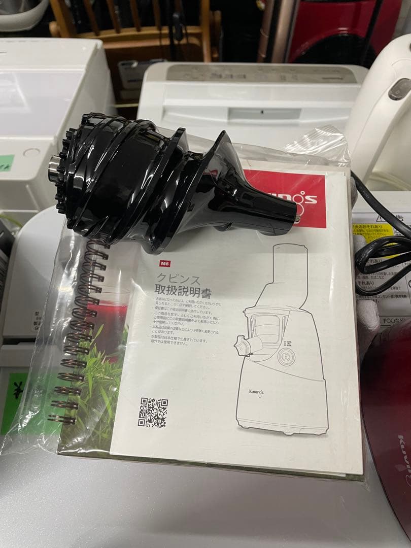 未使用　元箱付きKuvings ホールスロージューサー JSG-641M