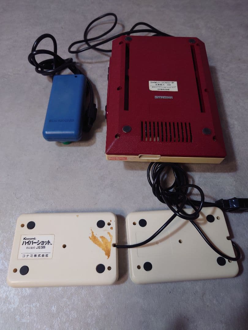 セール中！Nintendo ファミコン本体　アルカノイド2コントローラー