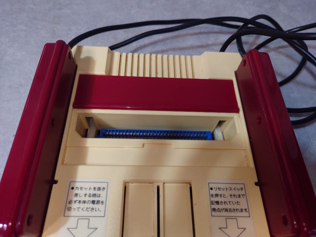 セール中！Nintendo ファミコン本体　アルカノイド2コントローラー
