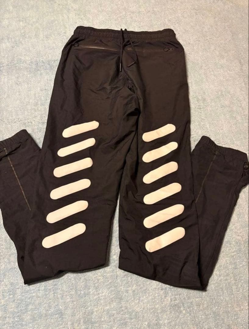 NIKE off-white トラックパンツ