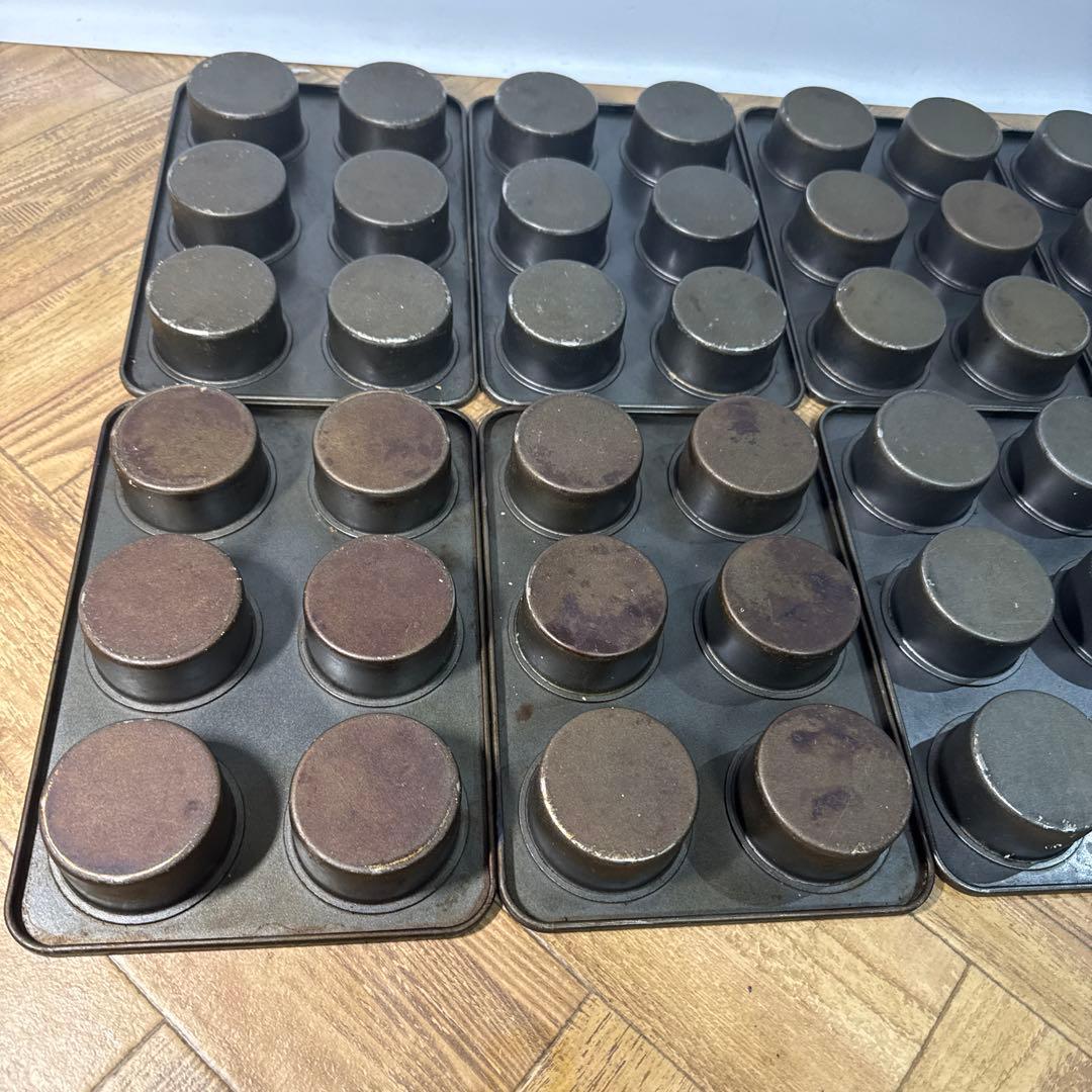 6穴マフィン型(黒金属製) 8セット　垂直型
