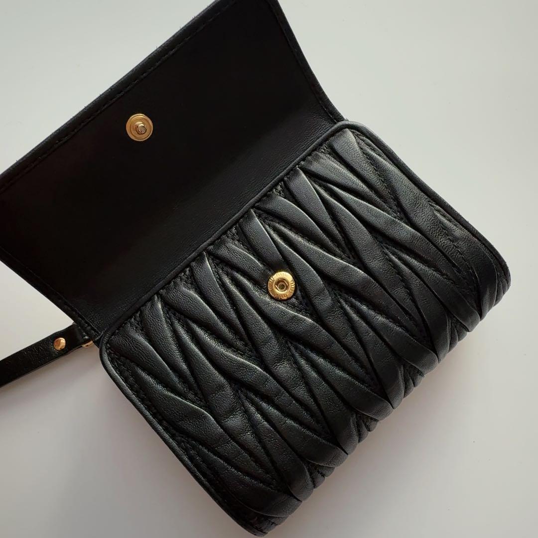 《美品》miumiu ミュウミュウ マトラッセ マトラッセ 折り財布 ブラック