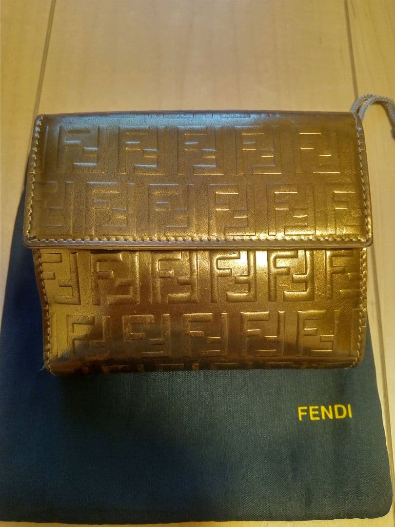 l*n様 フェンディ✨財布《ゴールド》ズッカ柄　二つ折り 中古