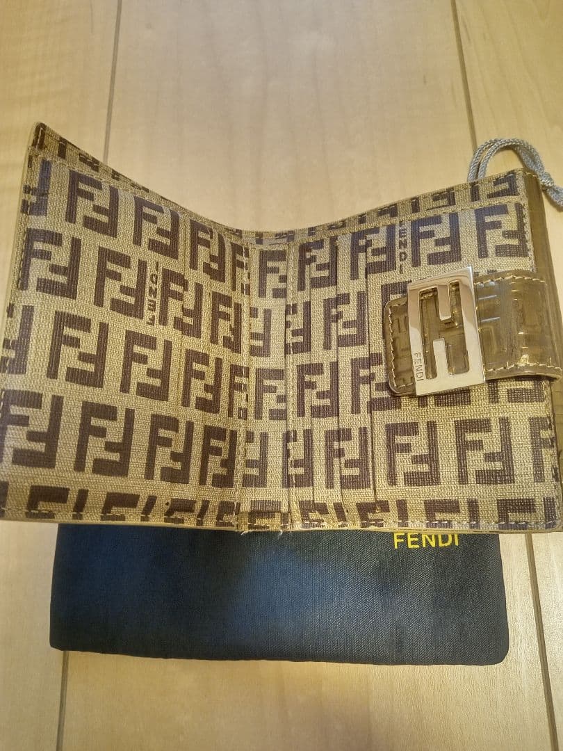 l*n様 フェンディ✨財布《ゴールド》ズッカ柄　二つ折り 中古