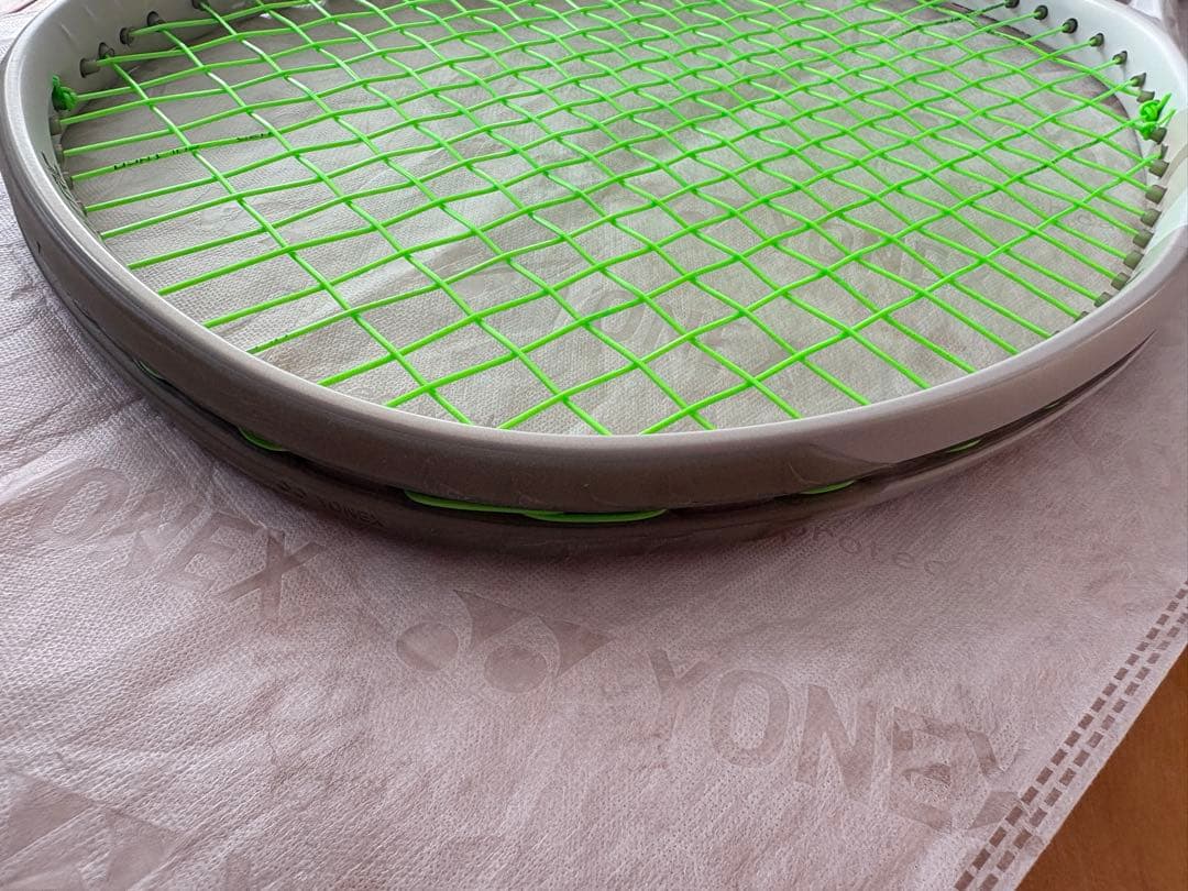 【美品】ヨネックス Vコア100 2024 G2 サンドベージュ
