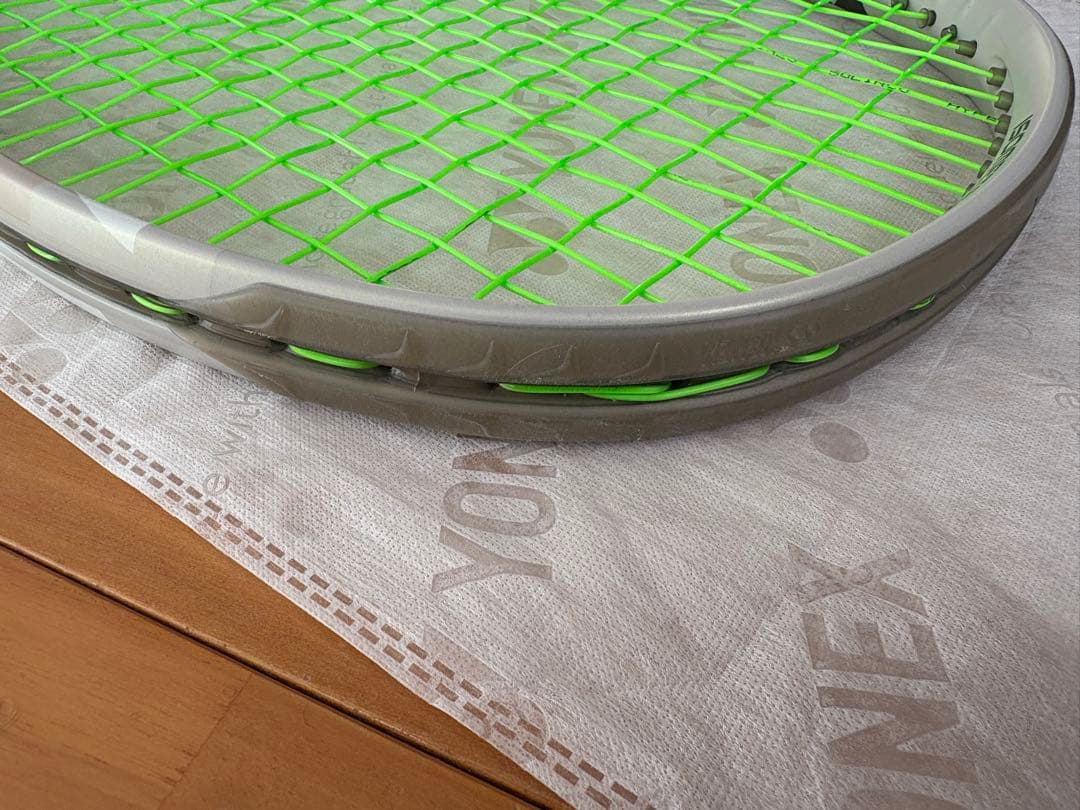 【美品】ヨネックス Vコア100 2024 G2 サンドベージュ