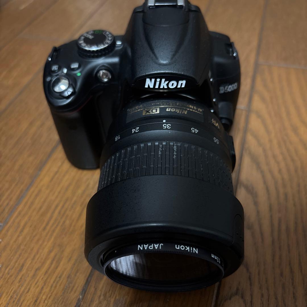 Nikon D5000 デジタル一眼レフ AF-S 18-55mmレンズ付き