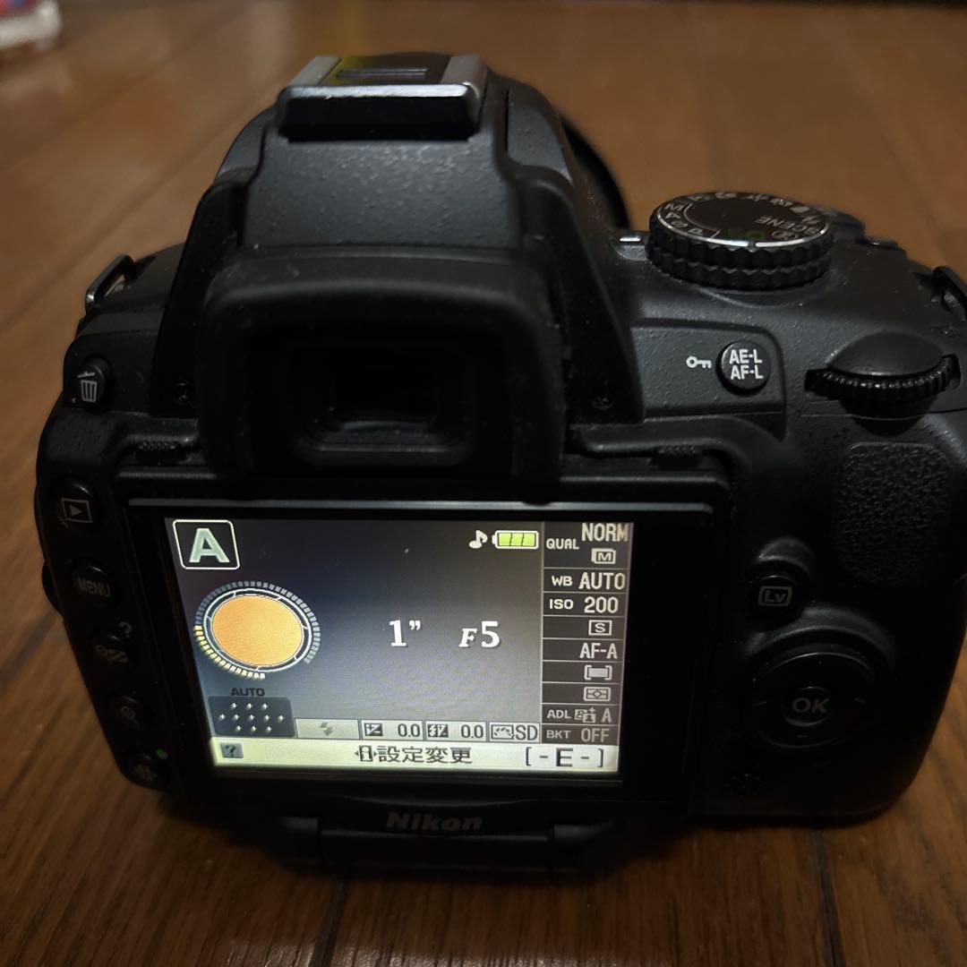 Nikon D5000 デジタル一眼レフ AF-S 18-55mmレンズ付き