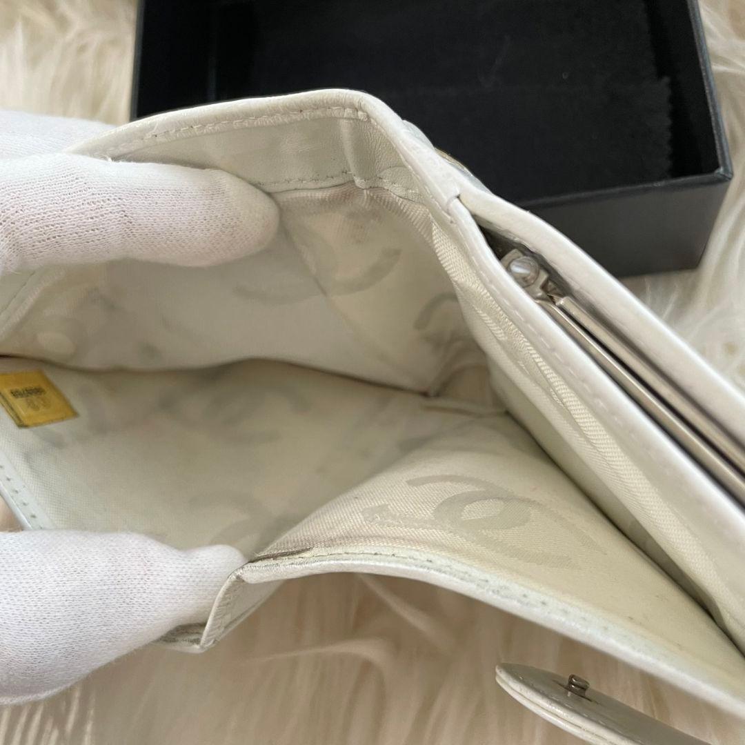 シャネル CHANEL 二つ折り 財布 カンボンライン 白 パイソン がま口