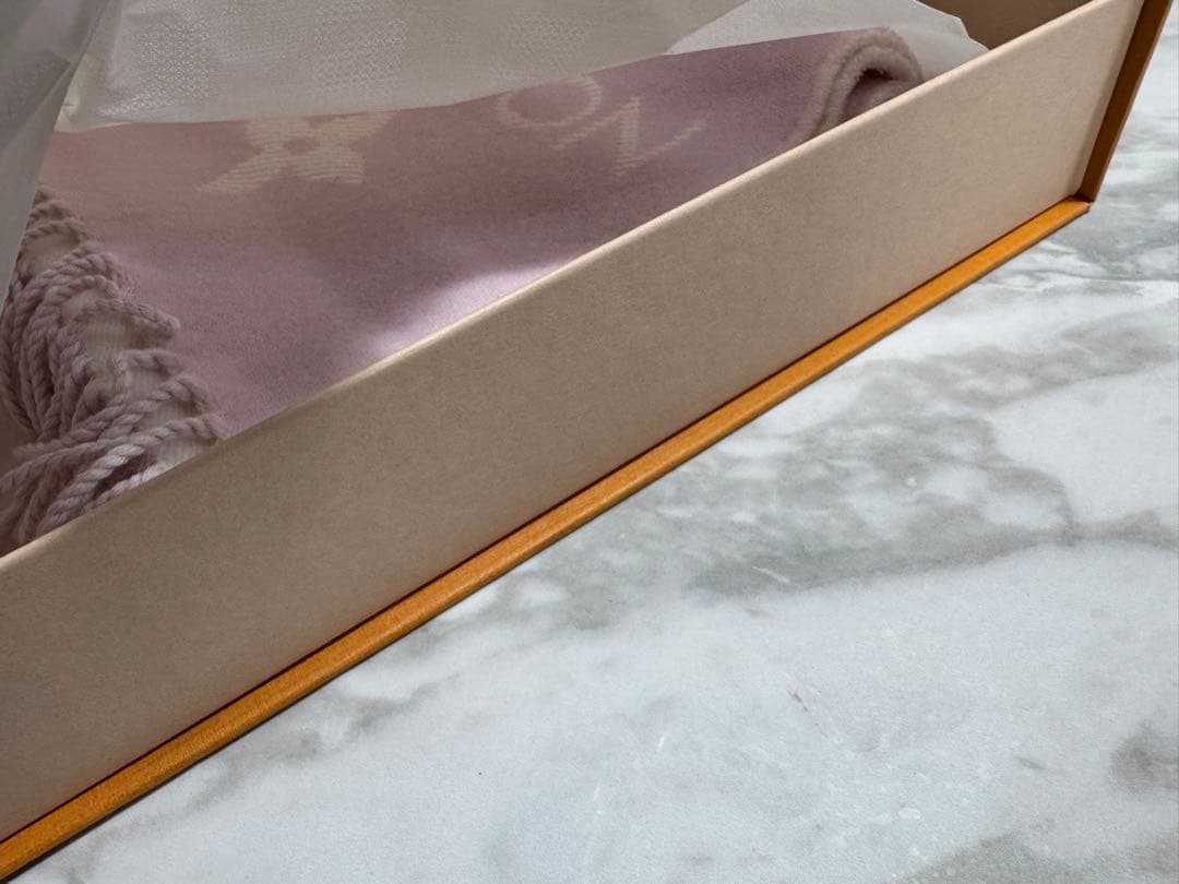 新品未使用 LOUIS VUITTON ルイヴィトンM77729 マフラー 箱付
