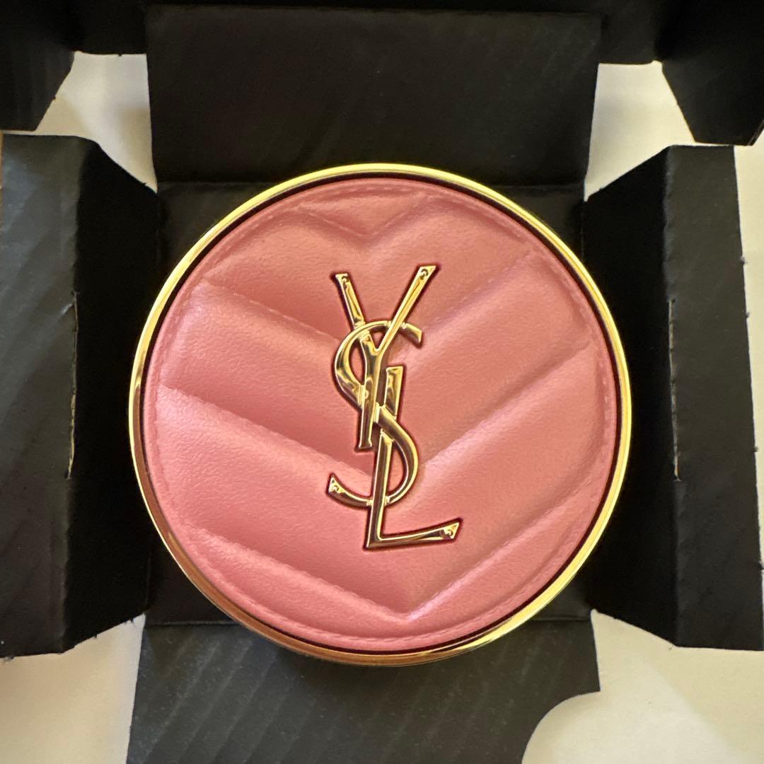 Yves Saint Laurent チーク No.44 パウダーブラッシュ